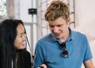 How to Know What Questions to Ask a Woman You Just Met